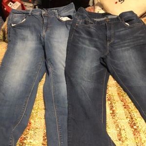 2 PAIRS Women’s 1822 Skinny Jeans